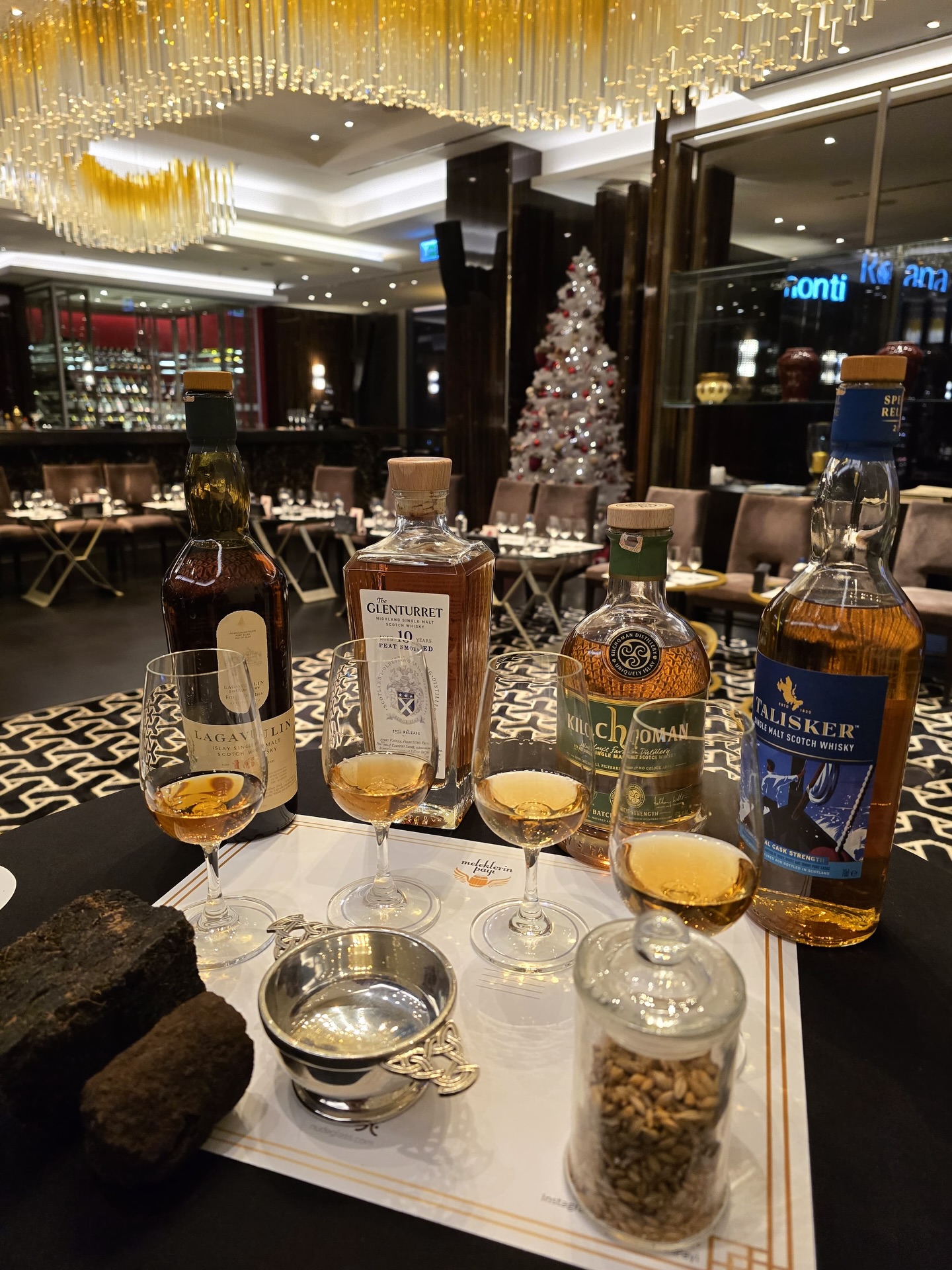 🥃✨ A night of peat, passion, and perfect pours.
Tonight’s whisky tasting hosted by @meleklerinpayi was an unforgettable journey through Scotland’s smo